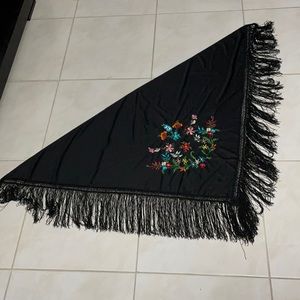 Black with flowers Spain hips wraps